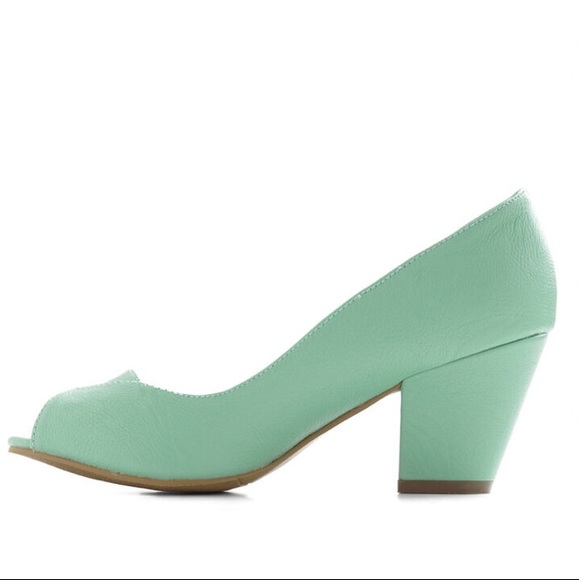 Modcloth mint green peep toe heels - Picture 2 of 8